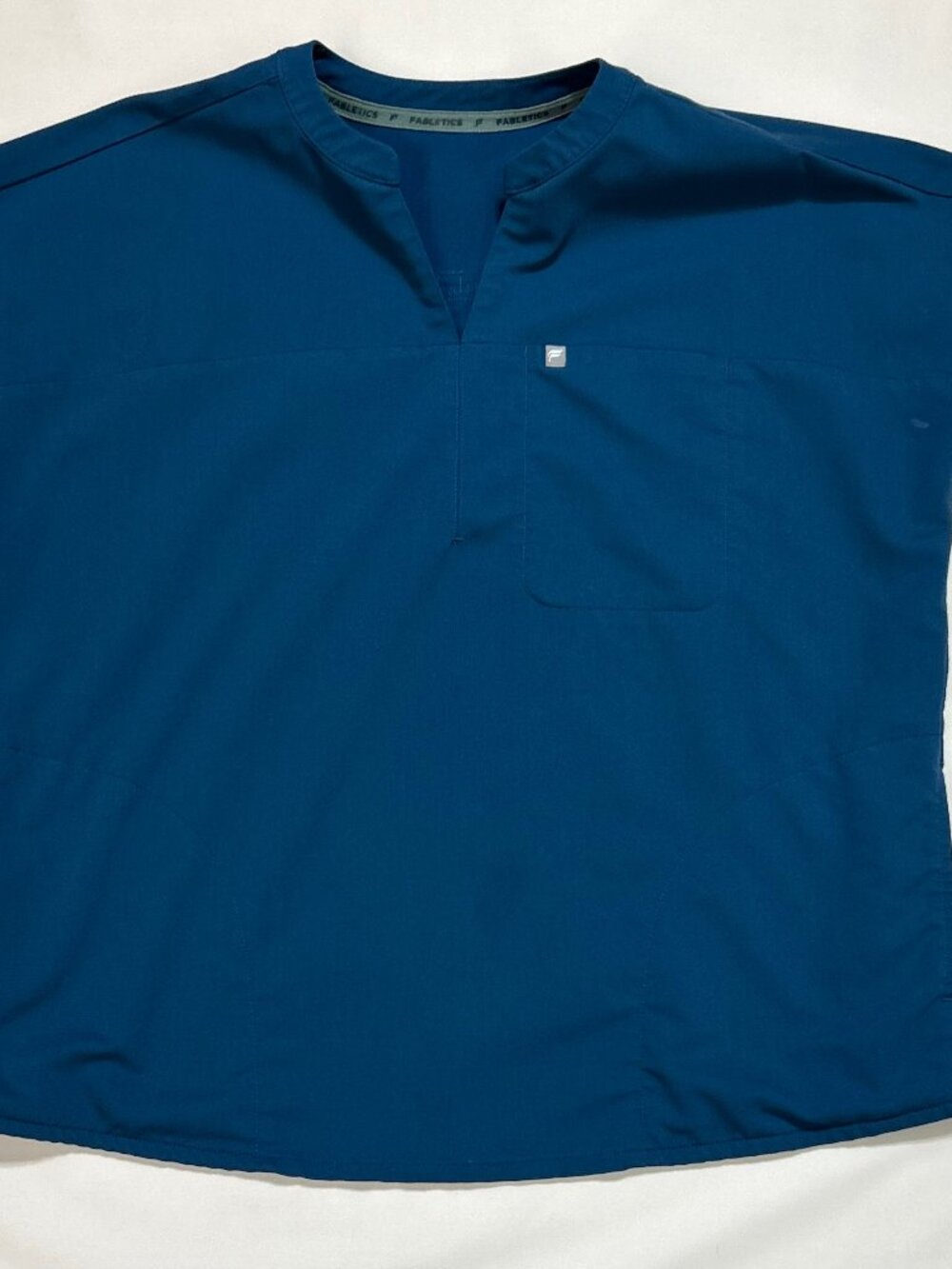 Fabletics Evolve Oversized Scrub Top (L); Blue; Polyester/Viscose/Elastane